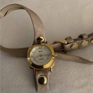 La Mer Gold and Beige Leather Smartwatch